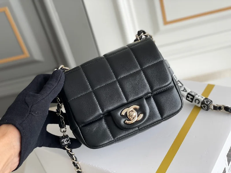 Chanel bags with interlocking CC logosChanel - Luxury Bag - CHL - 389