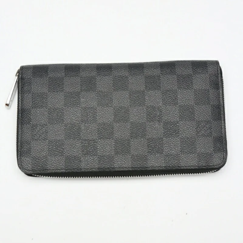 Louis Vuitton bags for minimalistic stylesLOUIS VUITTON Organizer Wallet