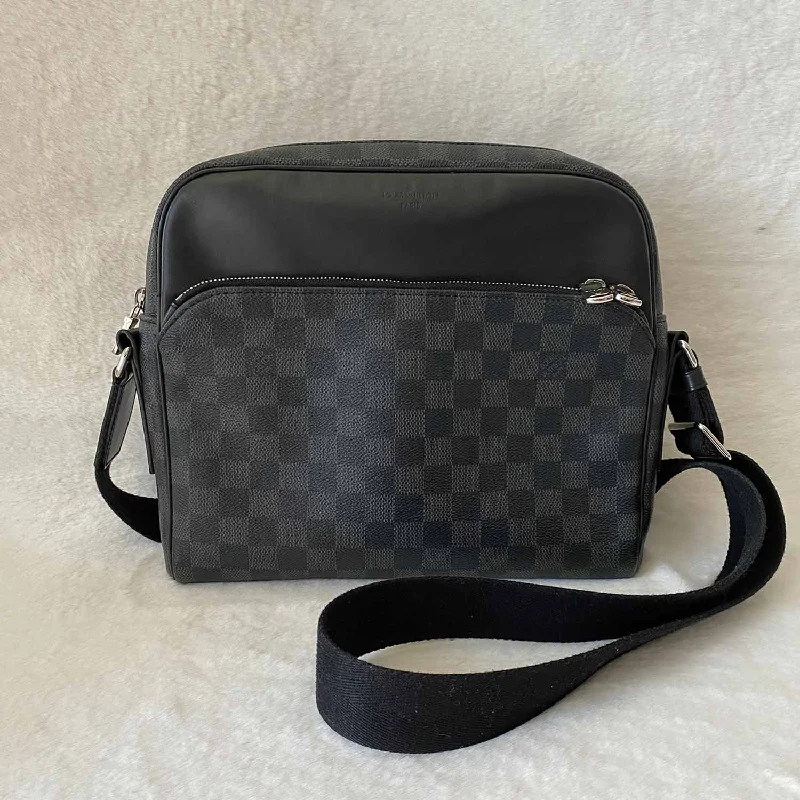 Louis Vuitton bags for office workersLouis Vuitton Damier Graphite Dayton Reporter